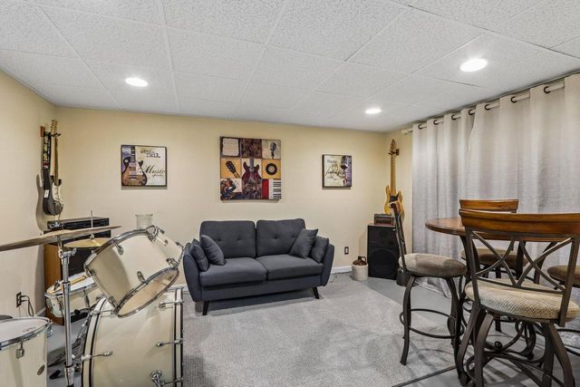 424 Hartwood LANE, Hartland, WI 53029