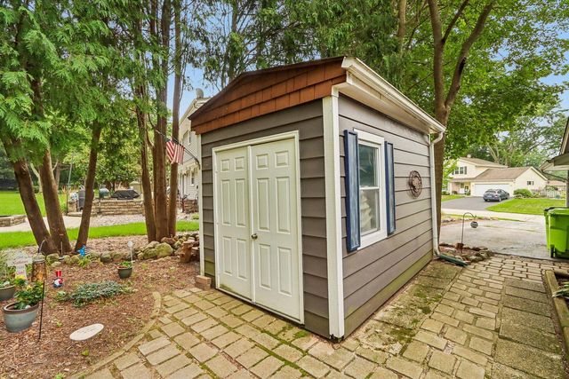 424 Hartwood LANE, Hartland, WI 53029