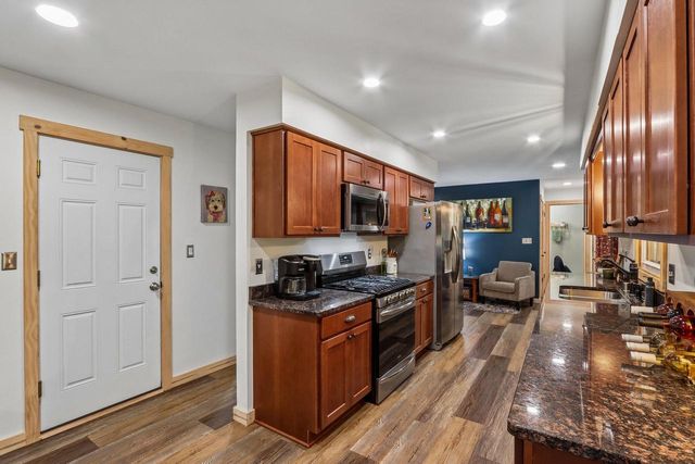 424 Hartwood LANE, Hartland, WI 53029