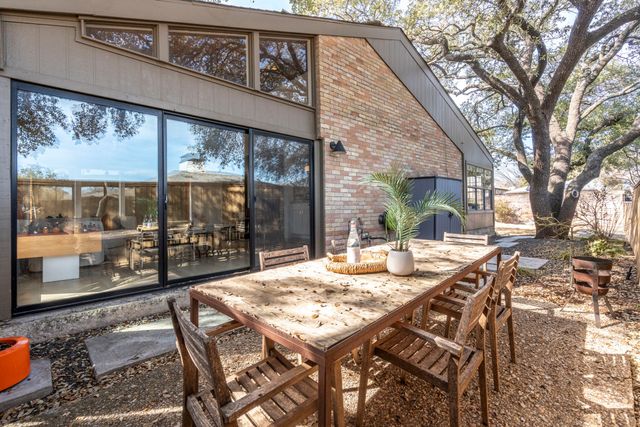 9671 Fallbrook Drive, Dallas, TX 75243