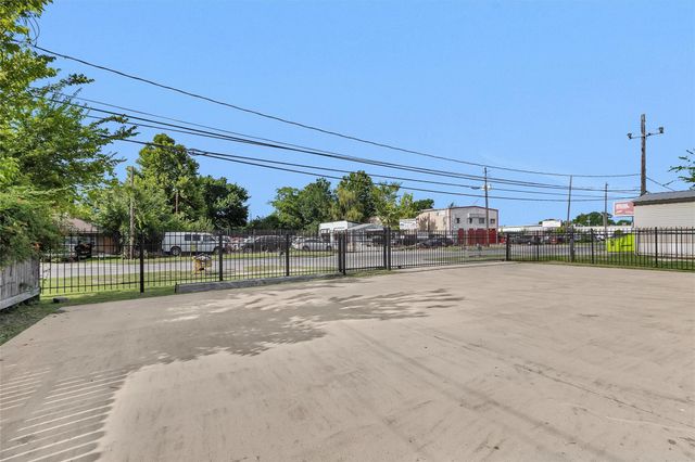 207 Aldine Mail Route Road, Houston, TX 77037