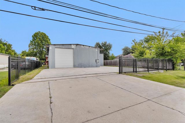 207 Aldine Mail Route Road, Houston, TX 77037