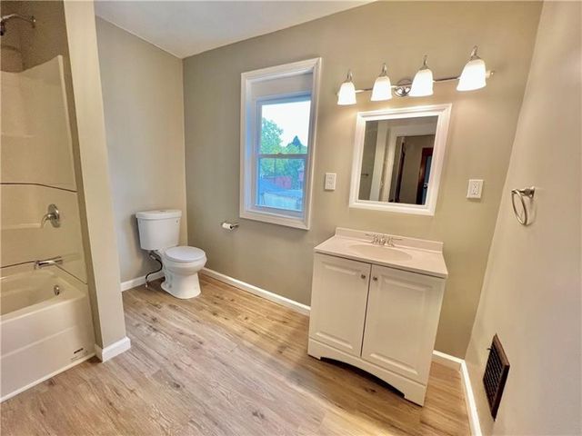 219 E Hillcrest Ave, New Castle, PA 16105