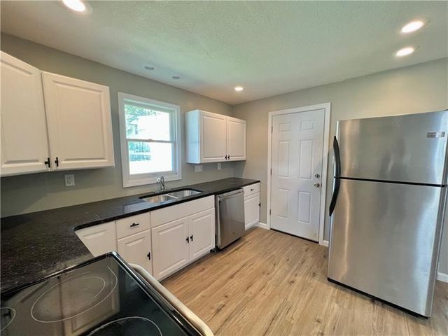 219 E Hillcrest Ave, New Castle, PA 16105