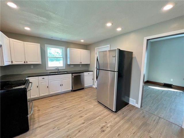 219 E Hillcrest Ave, New Castle, PA 16105