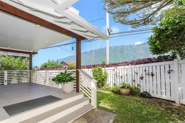 3305 E Manoa Road, Honolulu, HI 96822