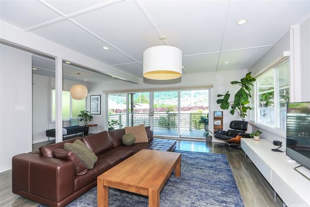 3305 E Manoa Road, Honolulu, HI 96822