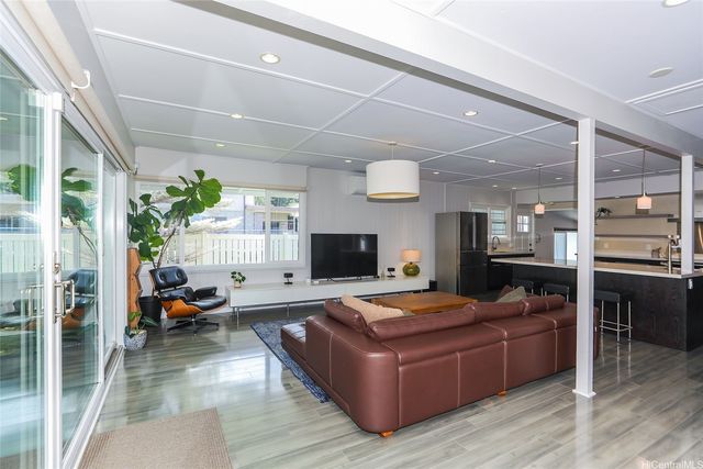 3305 E Manoa Road, Honolulu, HI 96822