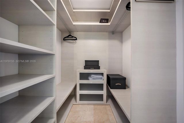 88 SW 7th St 1810, Miami, FL 33130