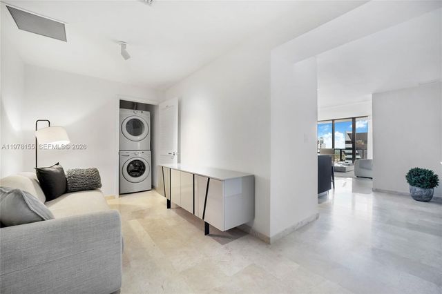 88 SW 7th St 1810, Miami, FL 33130