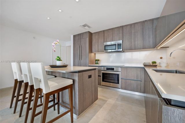 88 SW 7th St 1810, Miami, FL 33130