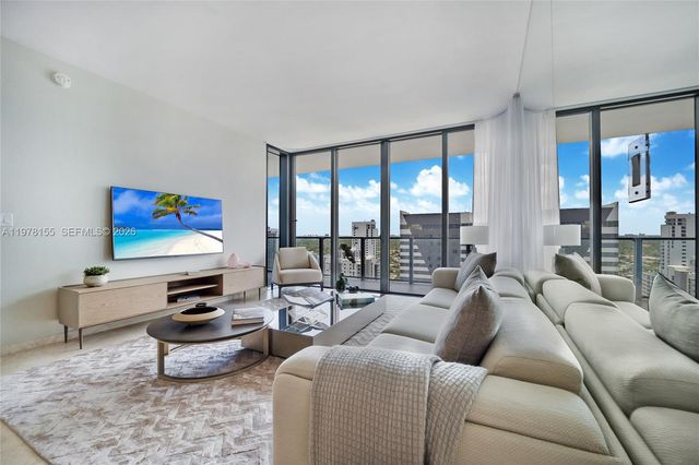 88 SW 7th St 1810, Miami, FL 33130