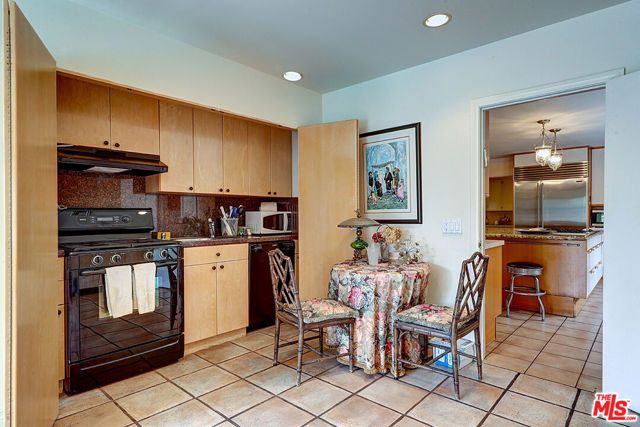 322 N June Street, Los Angeles, CA 90004