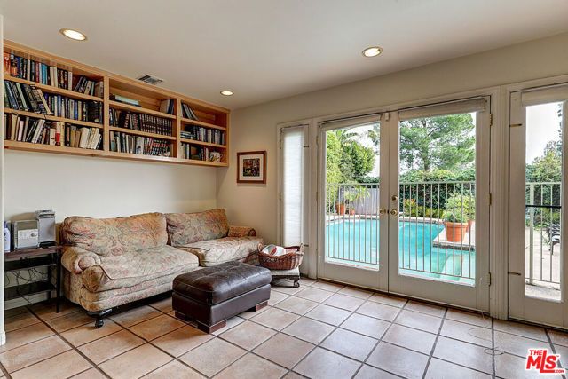 322 N June Street, Los Angeles, CA 90004