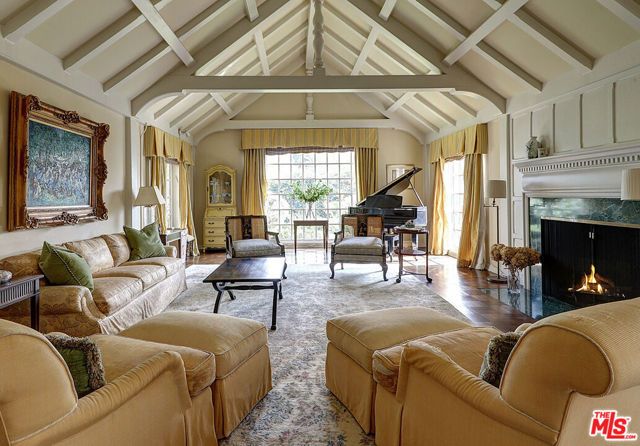 322 N June Street, Los Angeles, CA 90004