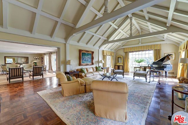 322 N June Street, Los Angeles, CA 90004