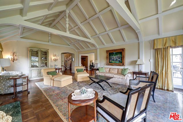 322 N June Street, Los Angeles, CA 90004