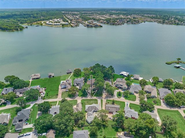 9749 E Shore Drive, Willis, TX 77318