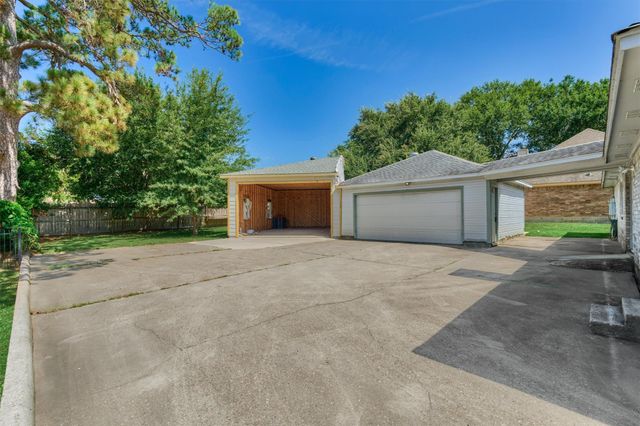 9749 E Shore Drive, Willis, TX 77318