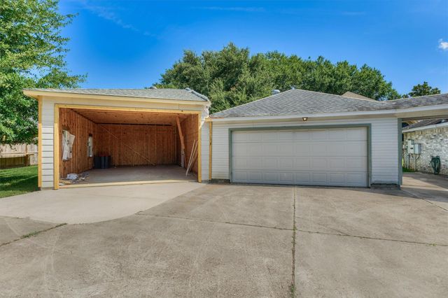 9749 E Shore Drive, Willis, TX 77318