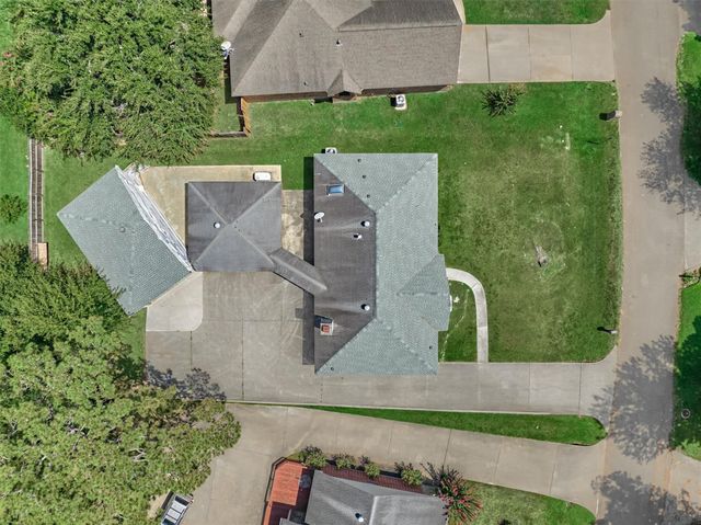 9749 E Shore Drive, Willis, TX 77318