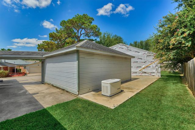 9749 E Shore Drive, Willis, TX 77318