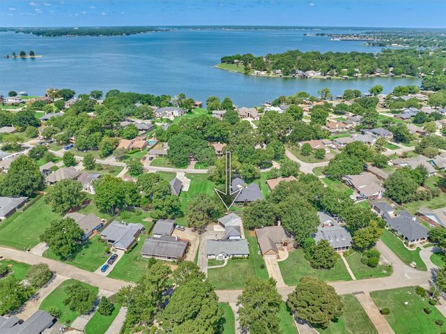 9749 E Shore Drive, Willis, TX 77318