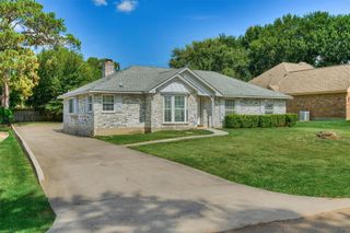 9749 E Shore Drive, Willis, TX 77318