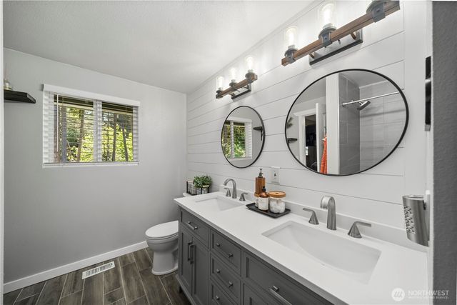 19101 58th Street E, Lake Tapps, WA 98391