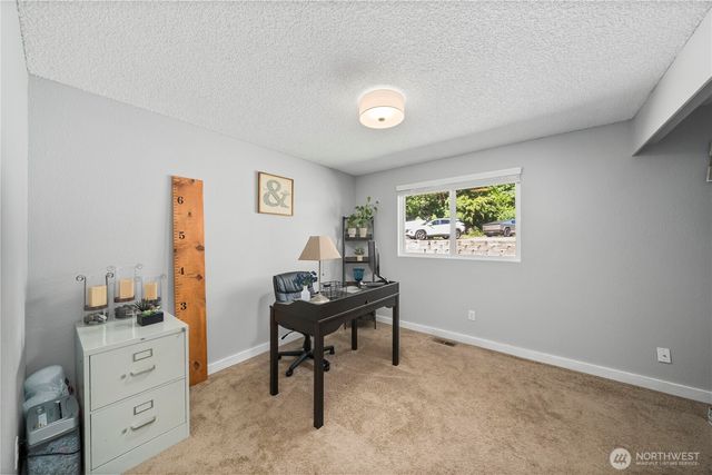 19101 58th Street E, Lake Tapps, WA 98391