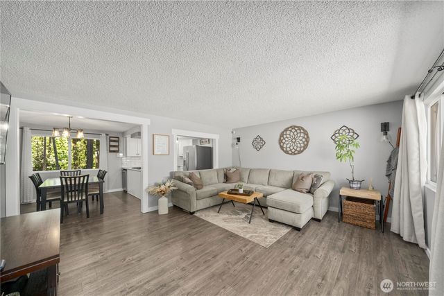 19101 58th Street E, Lake Tapps, WA 98391