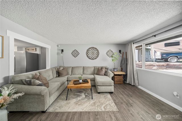 19101 58th Street E, Lake Tapps, WA 98391