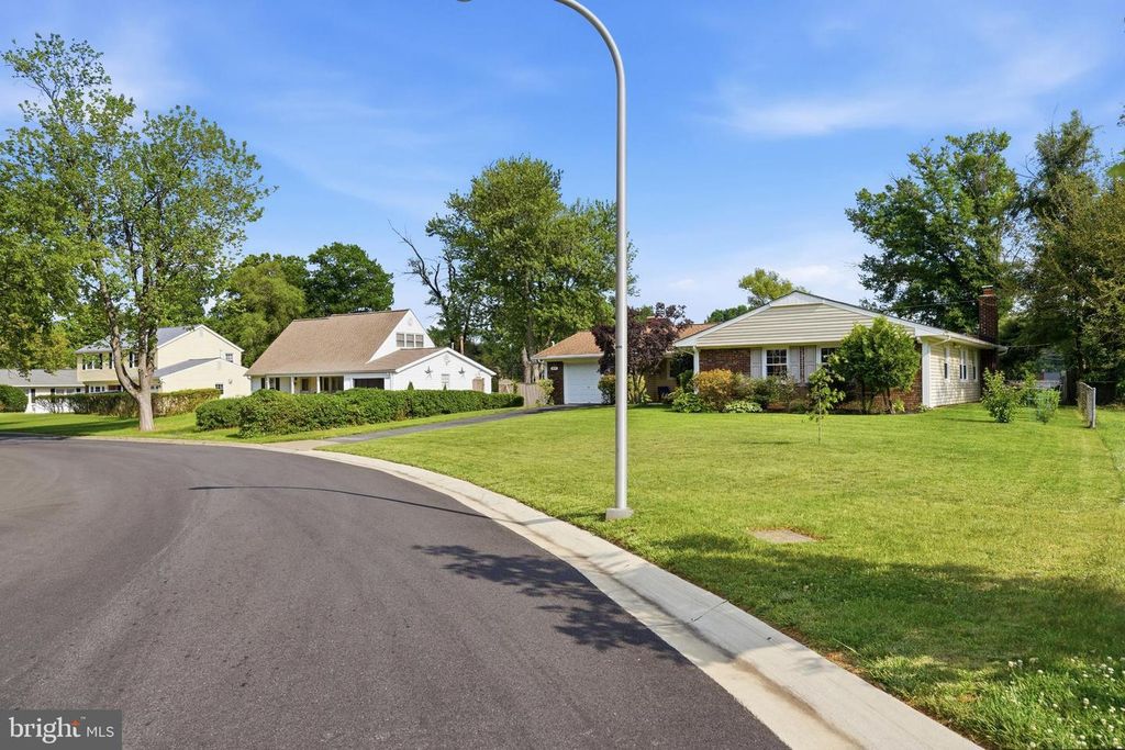 Image 3 of property listing at 3826 WINCHESTER LN, Bowie, MD 20715