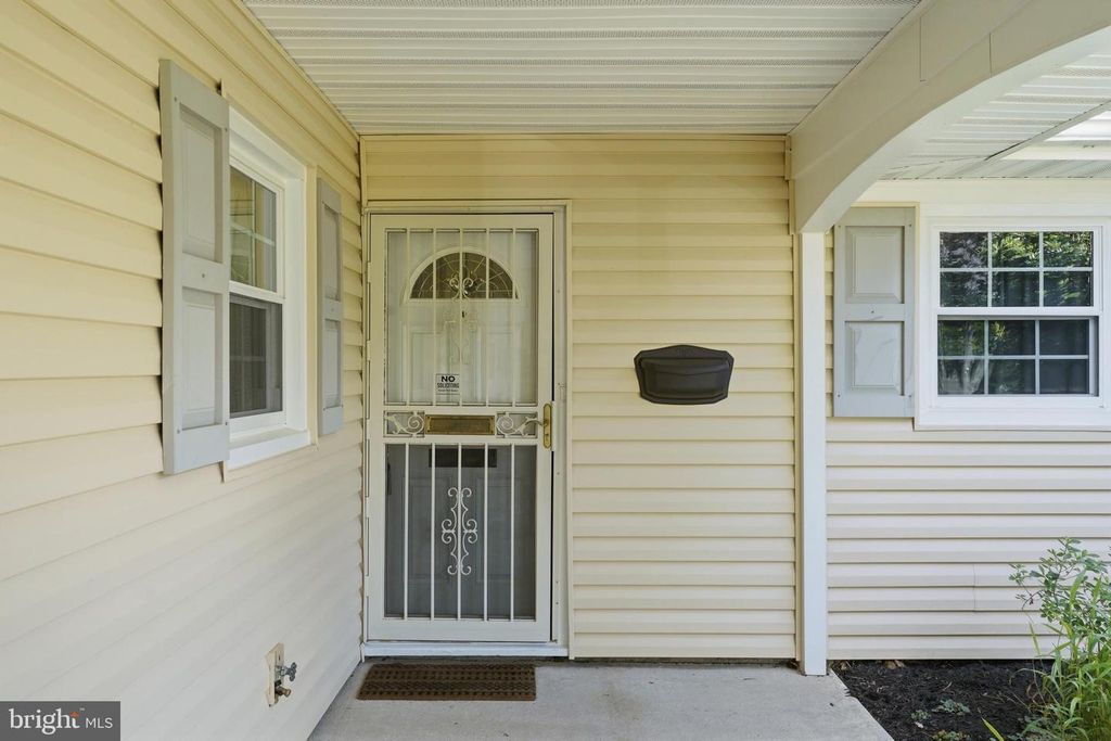 Image 7 of property listing at 3826 WINCHESTER LN, Bowie, MD 20715
