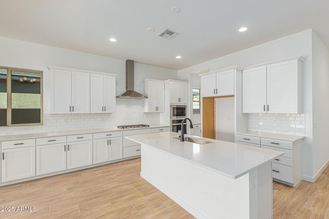 16961 W DESERT Lane, Goodyear, AZ 85338