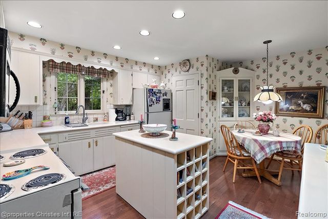 341 Westwood Drive, Bloomfield Hills, MI 48301