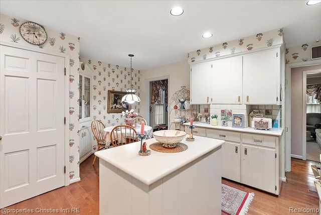 341 Westwood Drive, Bloomfield Hills, MI 48301