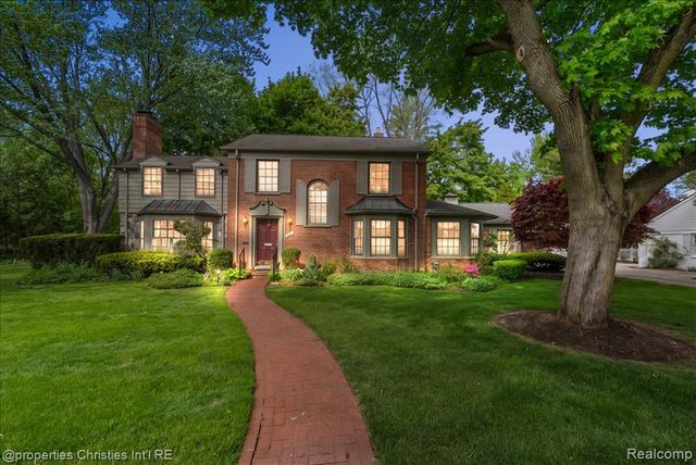 341 Westwood Drive, Bloomfield Hills, MI 48301