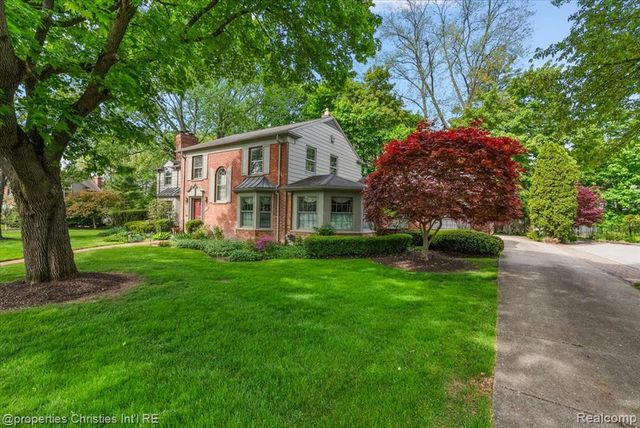 341 Westwood Drive, Bloomfield Hills, MI 48301