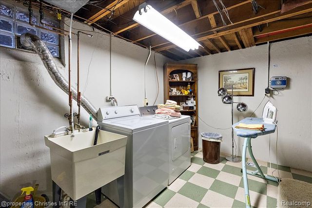 341 Westwood Drive, Bloomfield Hills, MI 48301