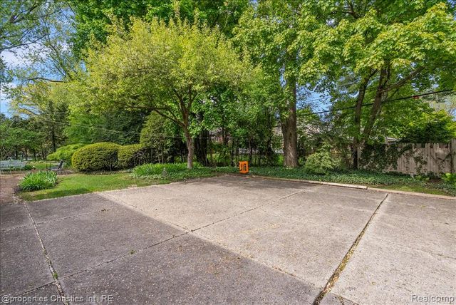 341 Westwood Drive, Bloomfield Hills, MI 48301