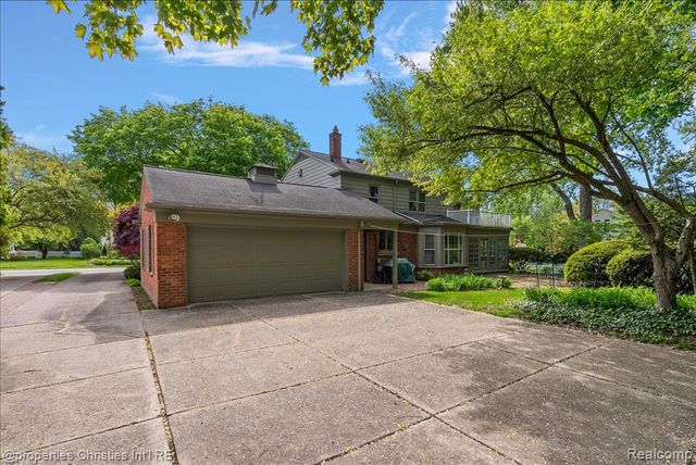341 Westwood Drive, Bloomfield Hills, MI 48301