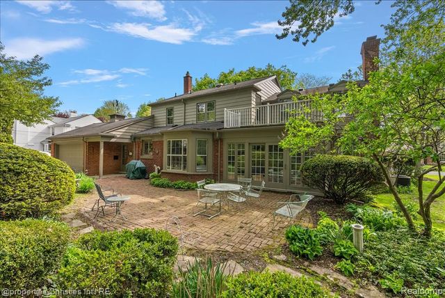 341 Westwood Drive, Bloomfield Hills, MI 48301