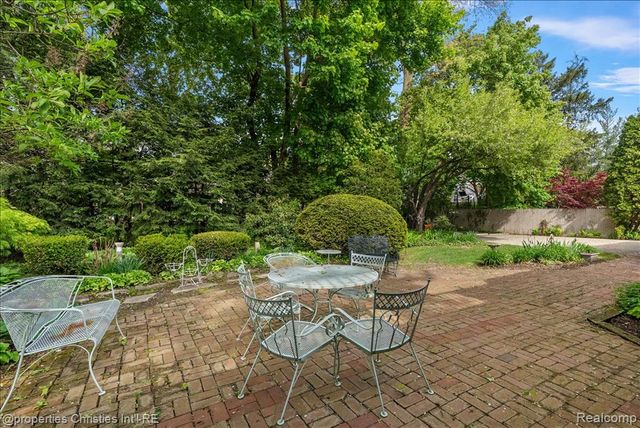 341 Westwood Drive, Bloomfield Hills, MI 48301