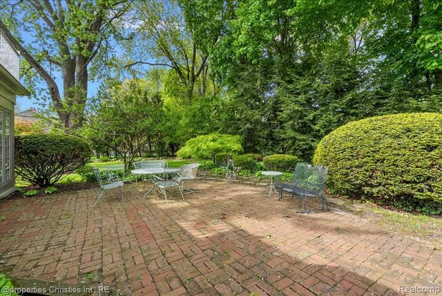 341 Westwood Drive, Bloomfield Hills, MI 48301