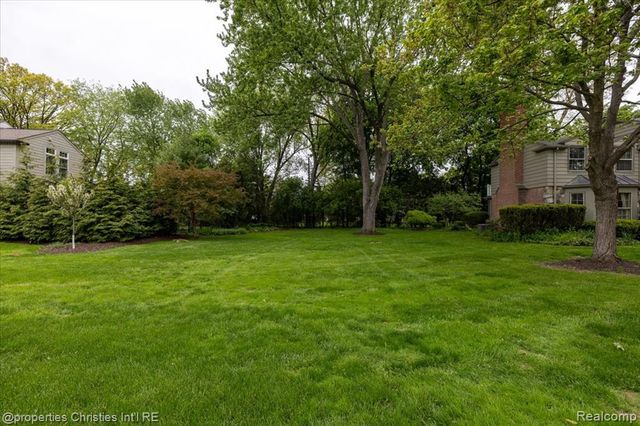 341 Westwood Drive, Bloomfield Hills, MI 48301
