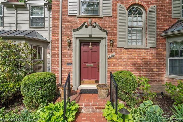 341 Westwood Drive, Bloomfield Hills, MI 48301
