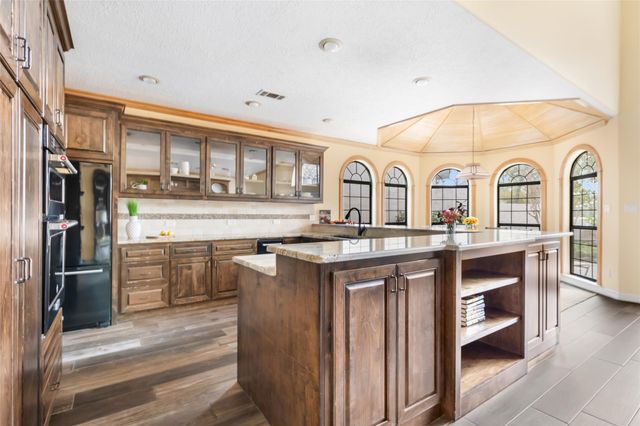 16 Kingwood Villas Court, Kingwood, TX 77339