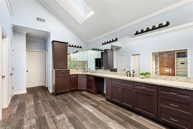 16 Kingwood Villas Court, Kingwood, TX 77339