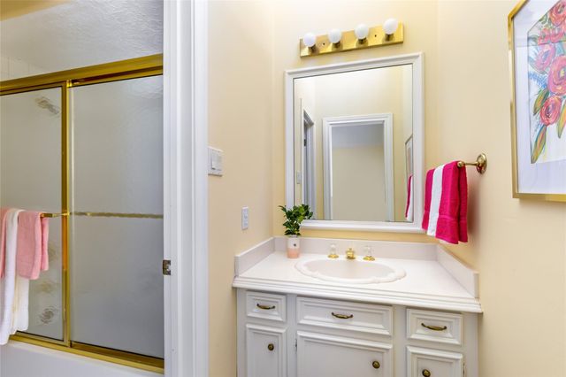 16 Kingwood Villas Court, Kingwood, TX 77339